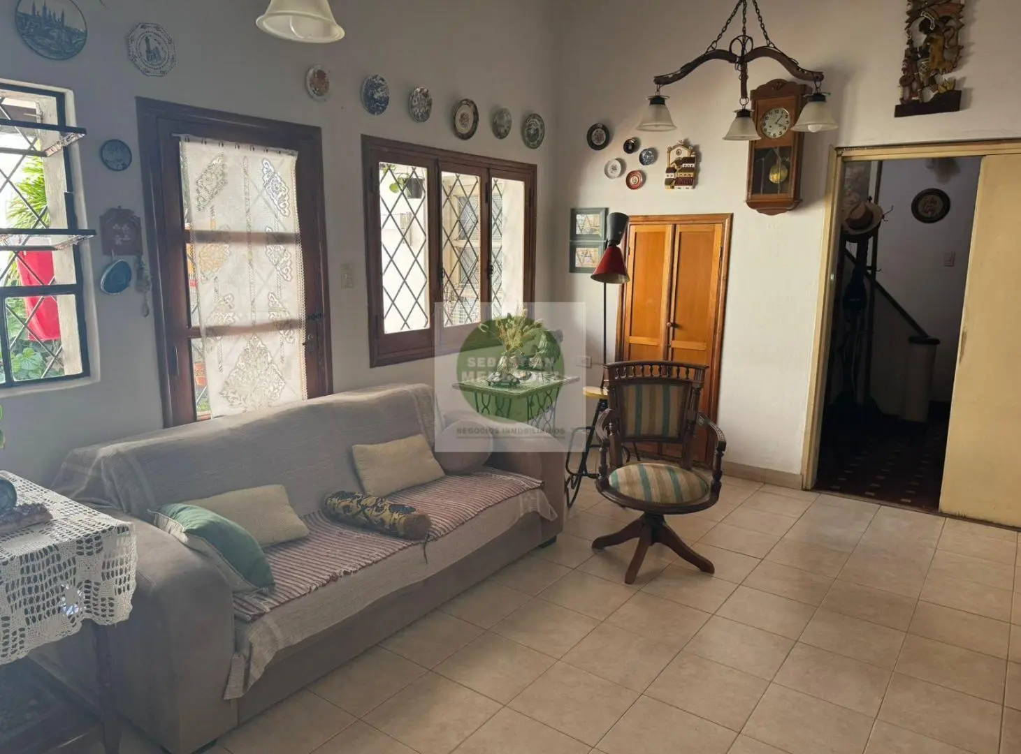 Casi esquina Nuñez - Zona Comercial - 780Mts2 Terreno - 4 Dormitorios 1