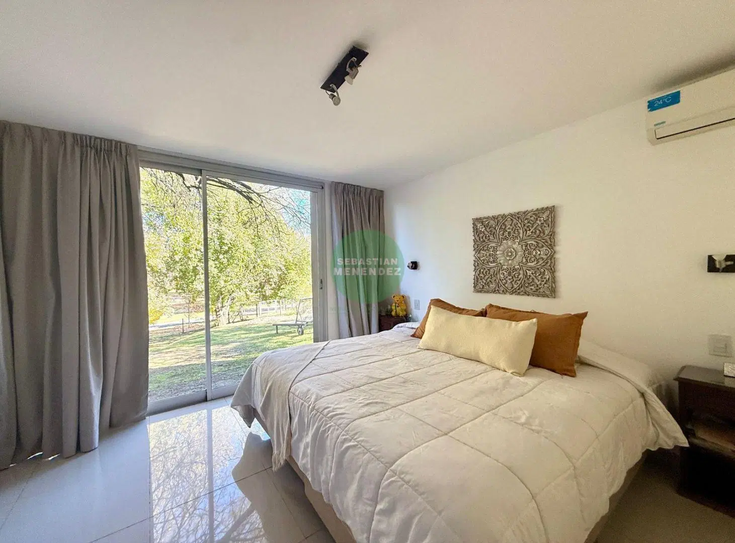 Salida a 2 Calles - 3 Dormitorios - Escritorio - Categoría - Casa en venta en Q2 5