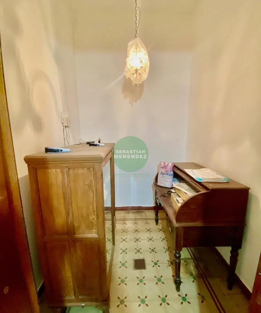 UNA PLANTA - 2 DORM CON ESCRITORIO MAS DPTO 500m2 T - CASAS EN VENTA CERRO DE LAS ROSAS 3