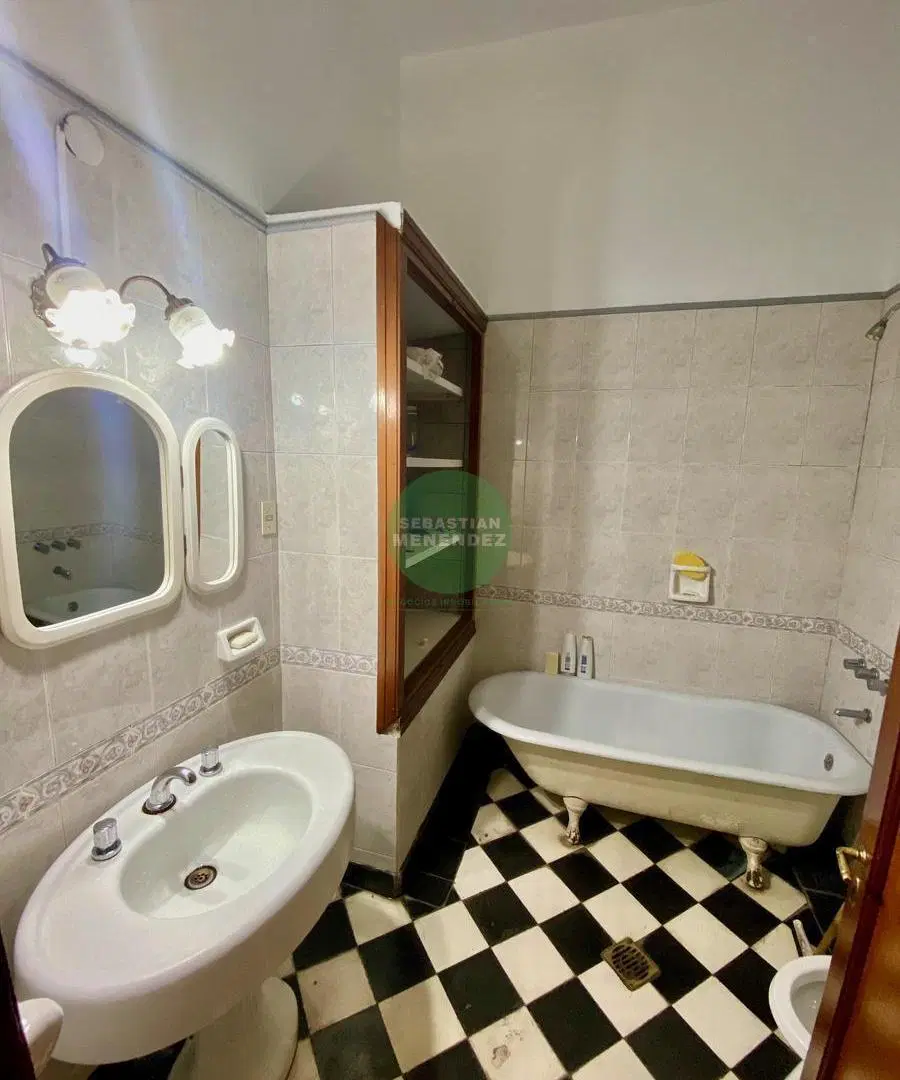 UNA PLANTA - 2 DORM CON ESCRITORIO MAS DPTO 500m2 T - CASAS EN VENTA CERRO DE LAS ROSAS 5