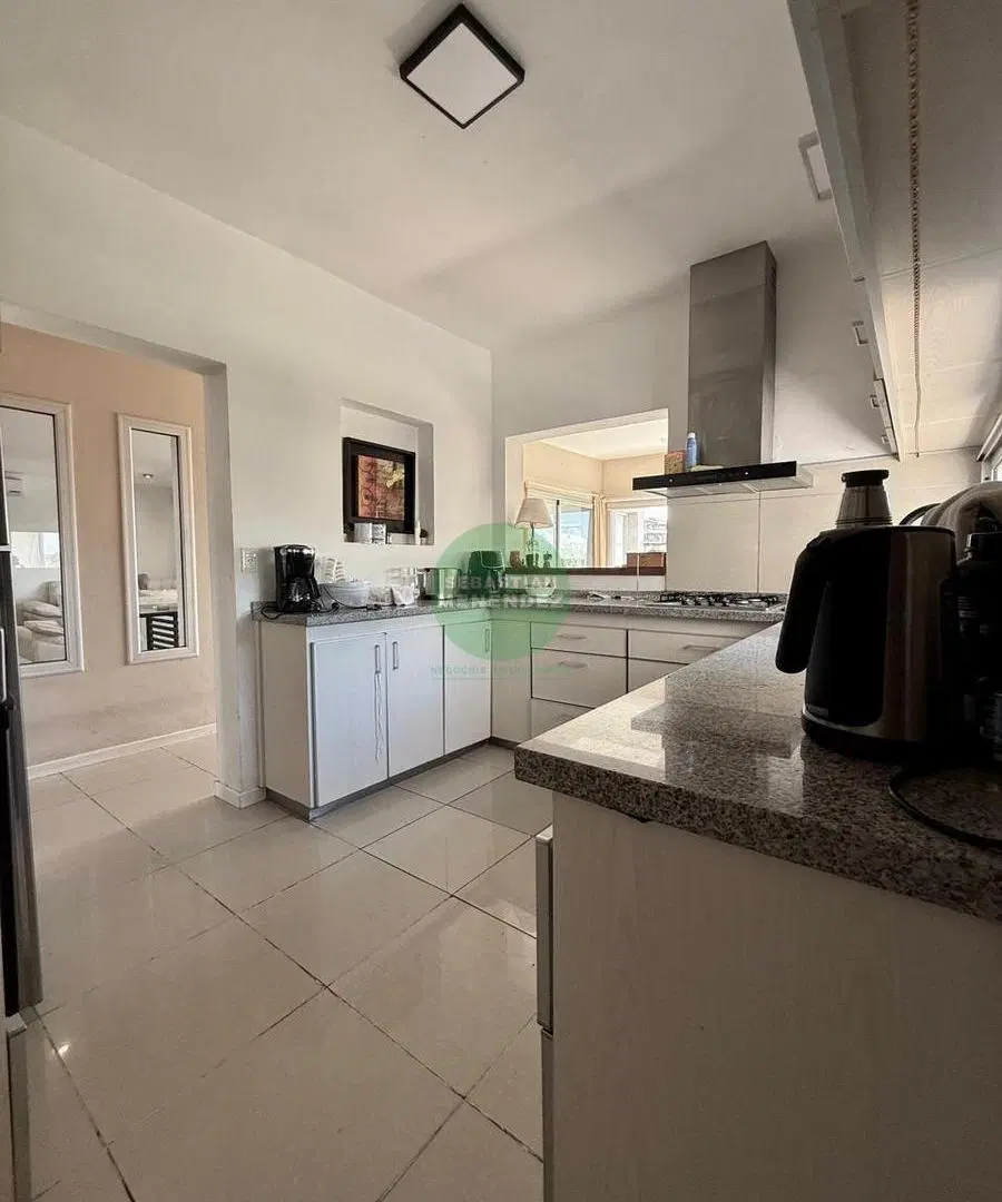 6 Dormitorios - Vista - Categoría - 700Mts2 Cubiertos - Casa en venta en Cinco Lomas 4