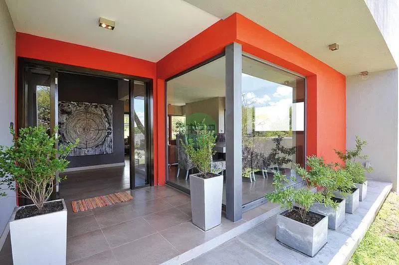 Recibe Menor - Fondo espacio verde - 3 Dormitorios - Galeria - Casa en venta en el bosque 4