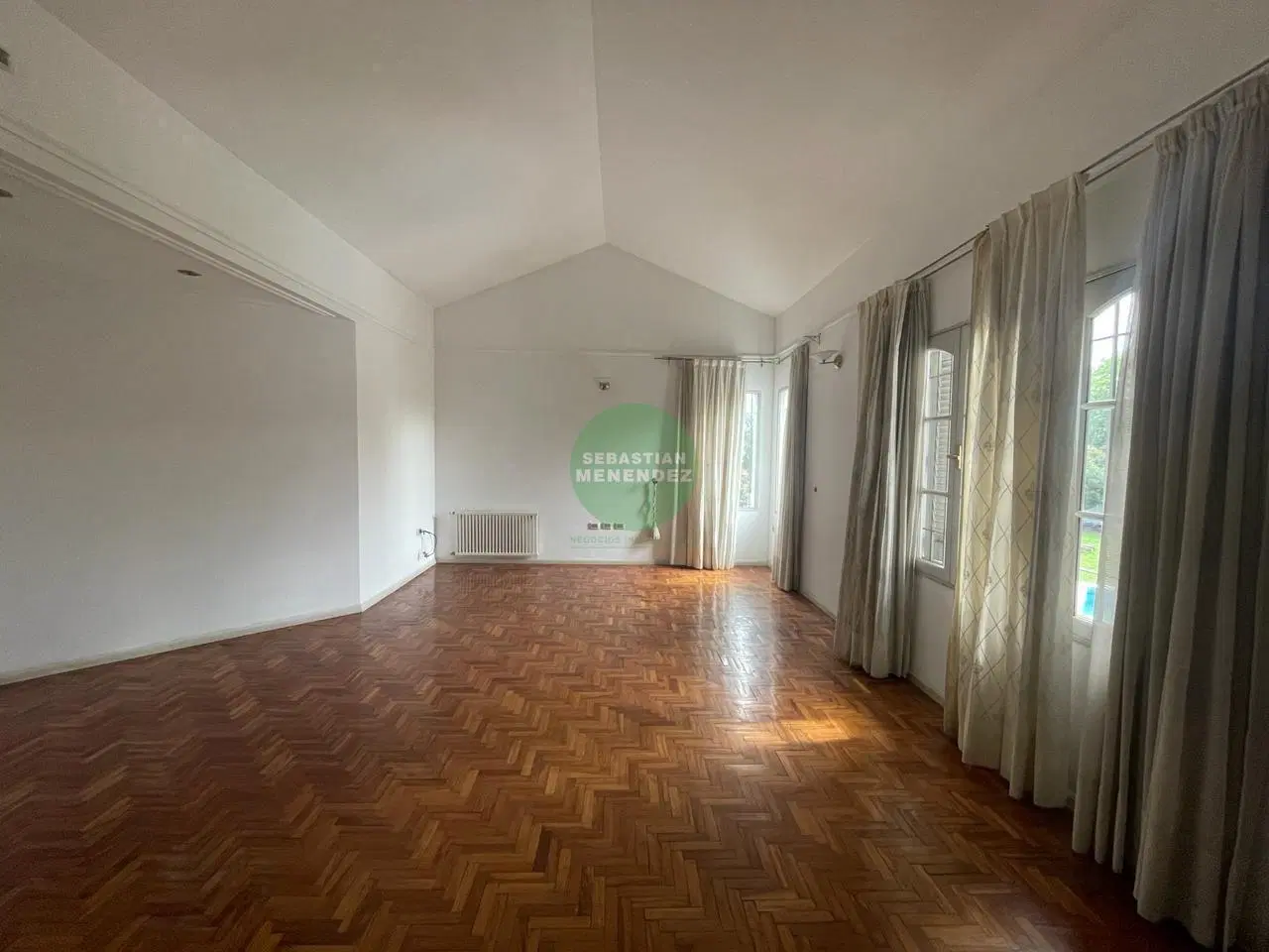 5 Dormitorios (2 en Suite) - Quincho Cerrado - Cerro de las Rosas 8