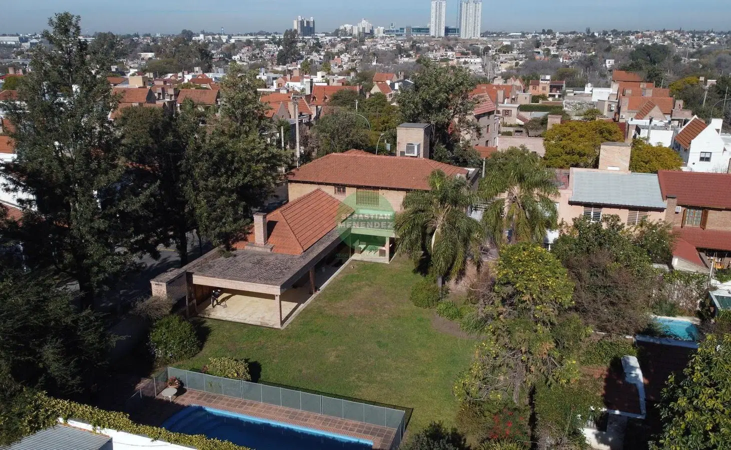 Categoría - 4 Dormitorios - 1000M2 - Casa en venta en urca 2