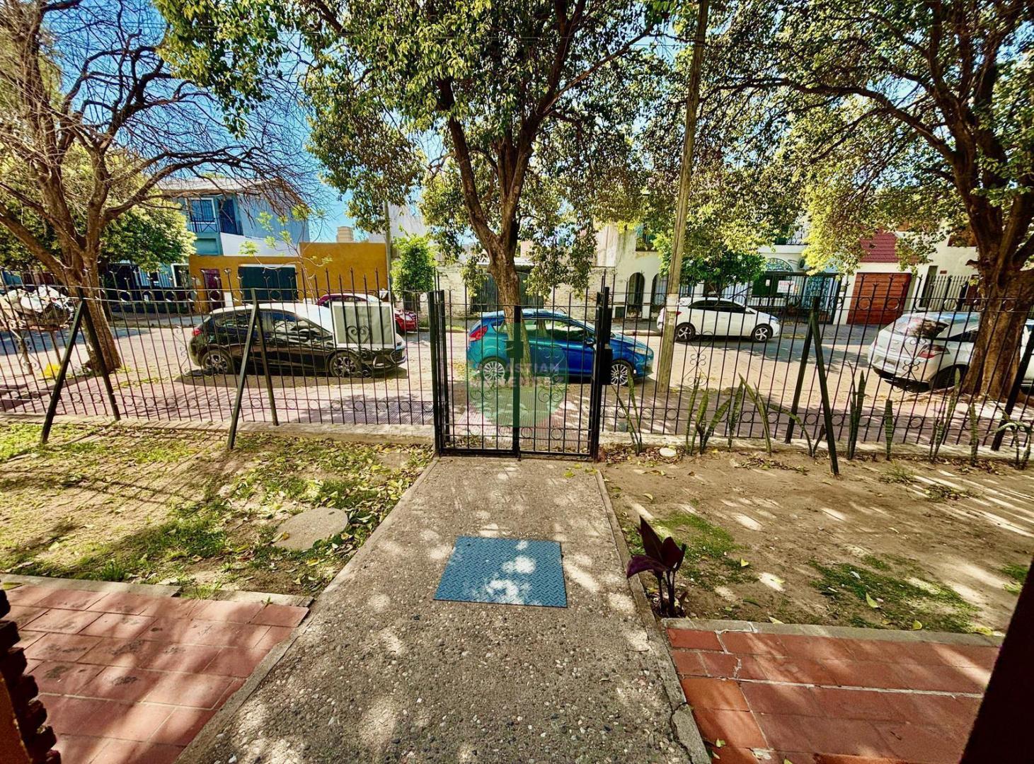 Foto de BARRIO JARDÌN PLANTA BAJA - 2 DORM - 1 ESCRITORIO - PATIO - ESCRITURA, imagen 1