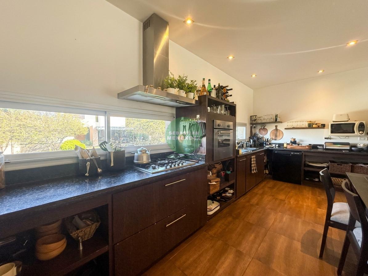 Foto de 6 Dormitorios - Pileta - Galeria - Casa venta La Rufina, imagen 4