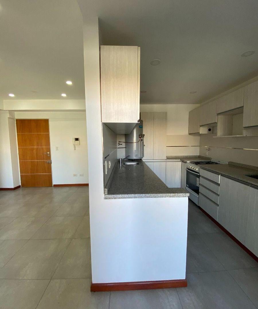 Piso 4 Ambientes C/cochera En La Mejor Ubicación De Santos Lugares