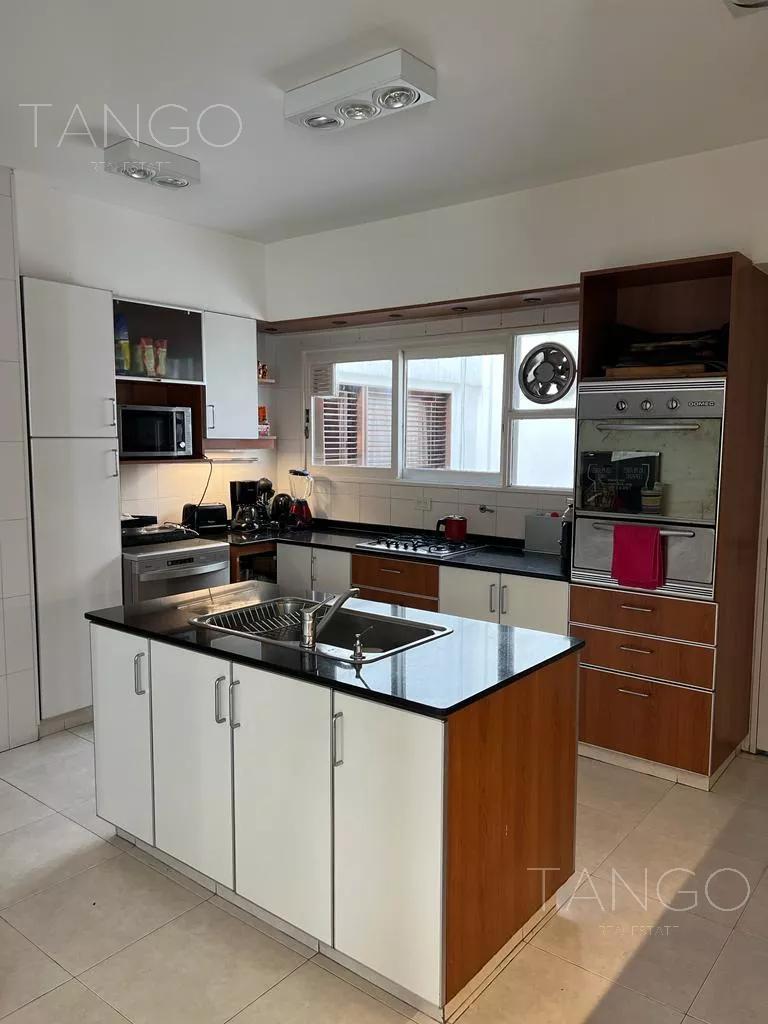 Departamento en Venta, Belgrano, 6 Ambientes, con Parrilla, Cochera y Terraza 4