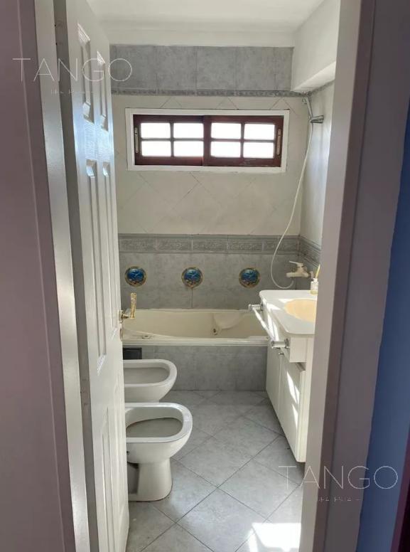 Venta Departamento Cuatro Ambientes Floresta Balcón Cochera 2