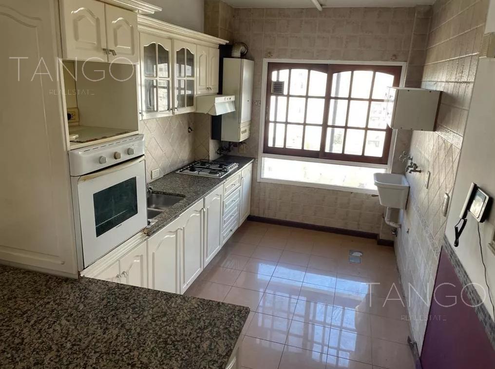 Venta Departamento Cuatro Ambientes Floresta Balcón Cochera 4