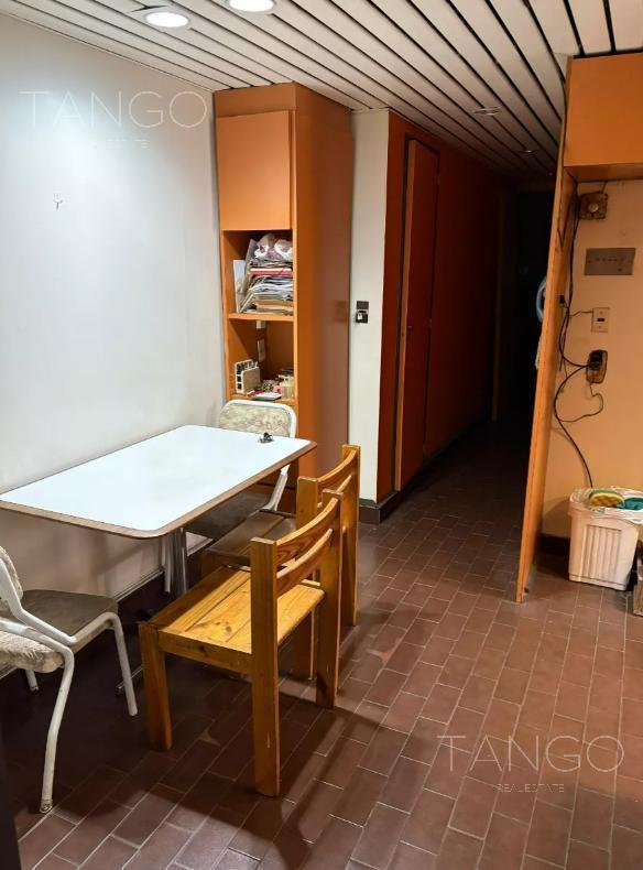 Venta Departamento Cinco Ambientes Flores con Balcón 3