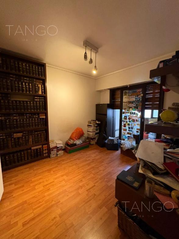 Venta Departamento Cinco Ambientes Flores con Balcón 1