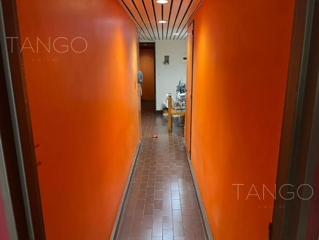 Venta Departamento Cinco Ambientes Flores con Balcón 3