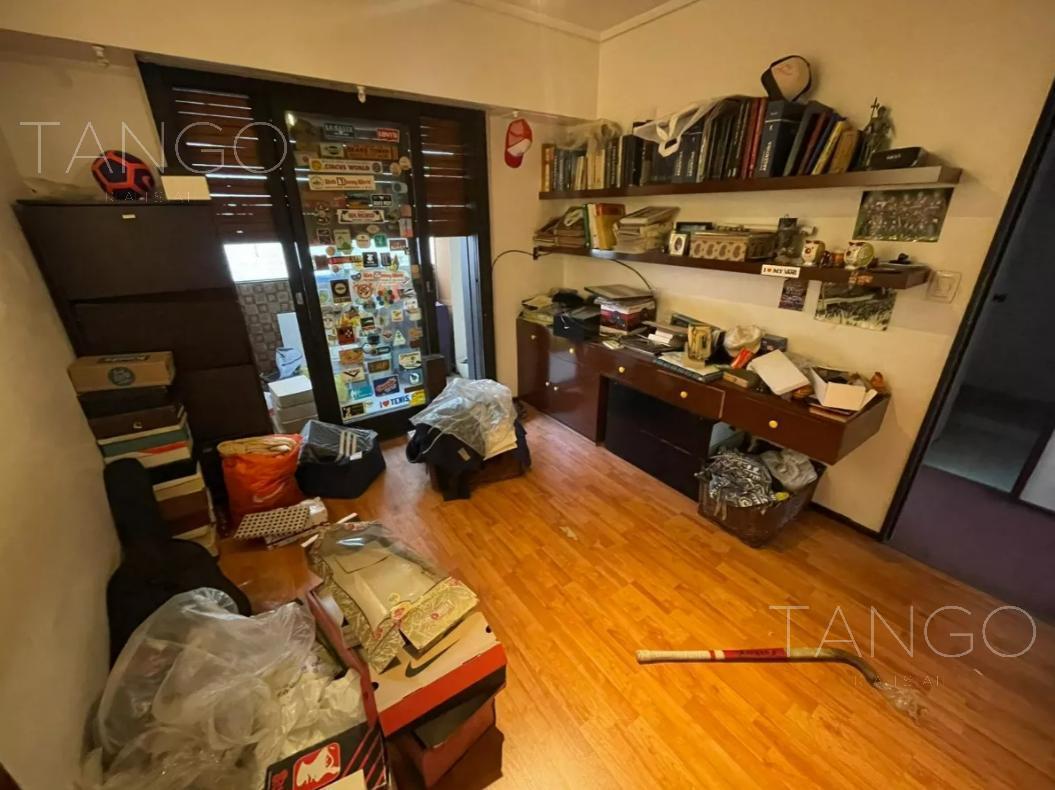 Venta Departamento Cinco Ambientes Flores con Balcón 4