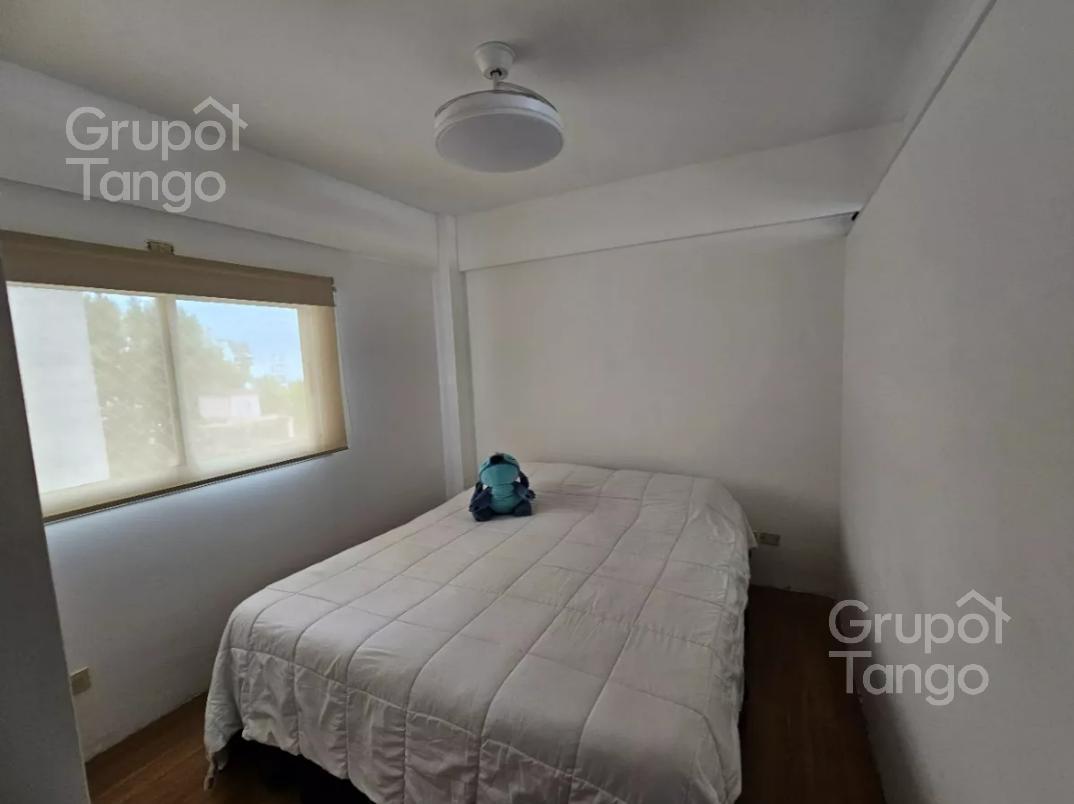 Venta Departamento 2 Ambientes en Monte Castro con Cochera 2