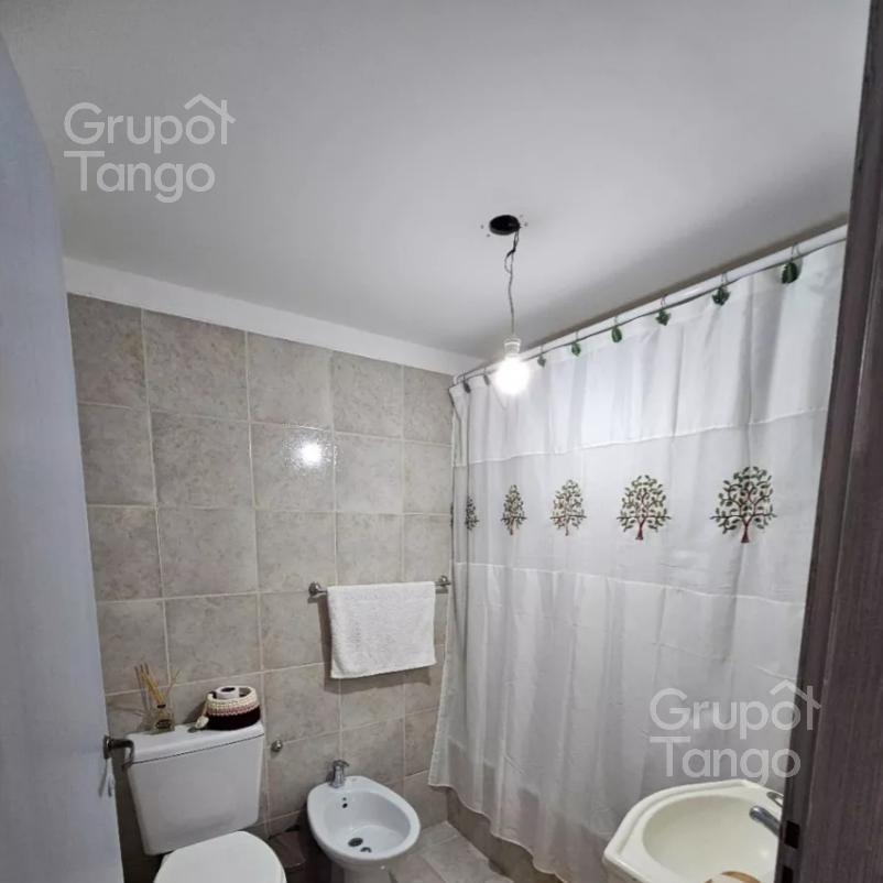 Venta Departamento 2 Ambientes en Monte Castro con Cochera 3