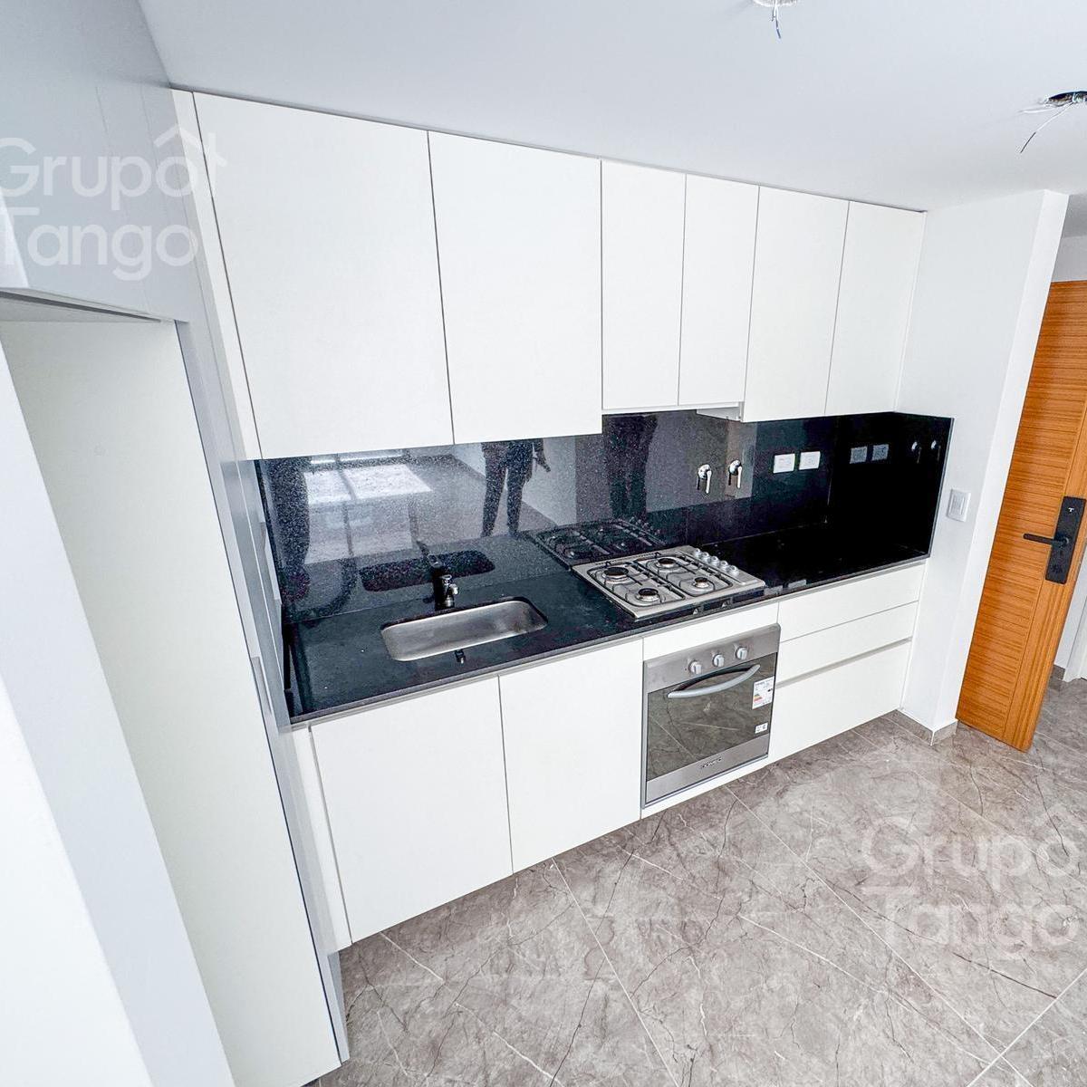Venta Departamento 3 Ambientes Mataderos Balcón Cochera 1