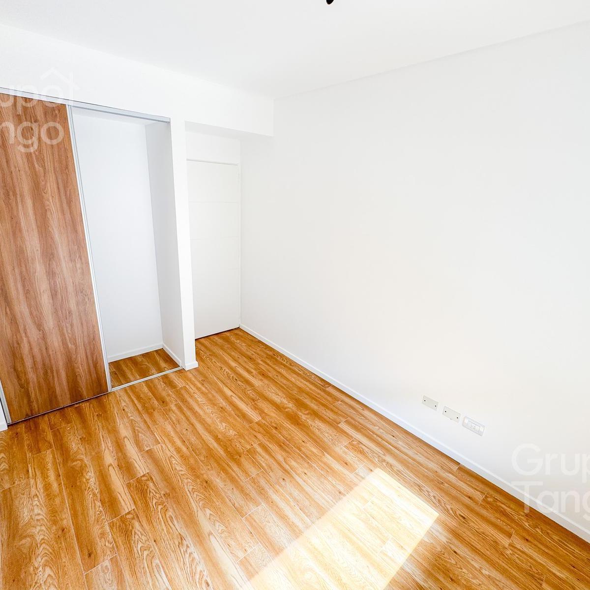 Venta Departamento 3 Ambientes Mataderos Balcón Cochera 3