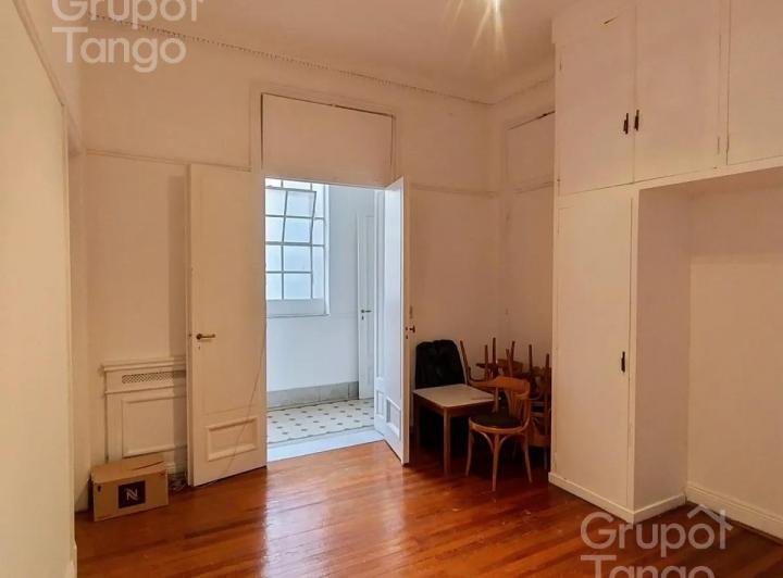 Venta Departamento 5 ambientes Monserrat 2