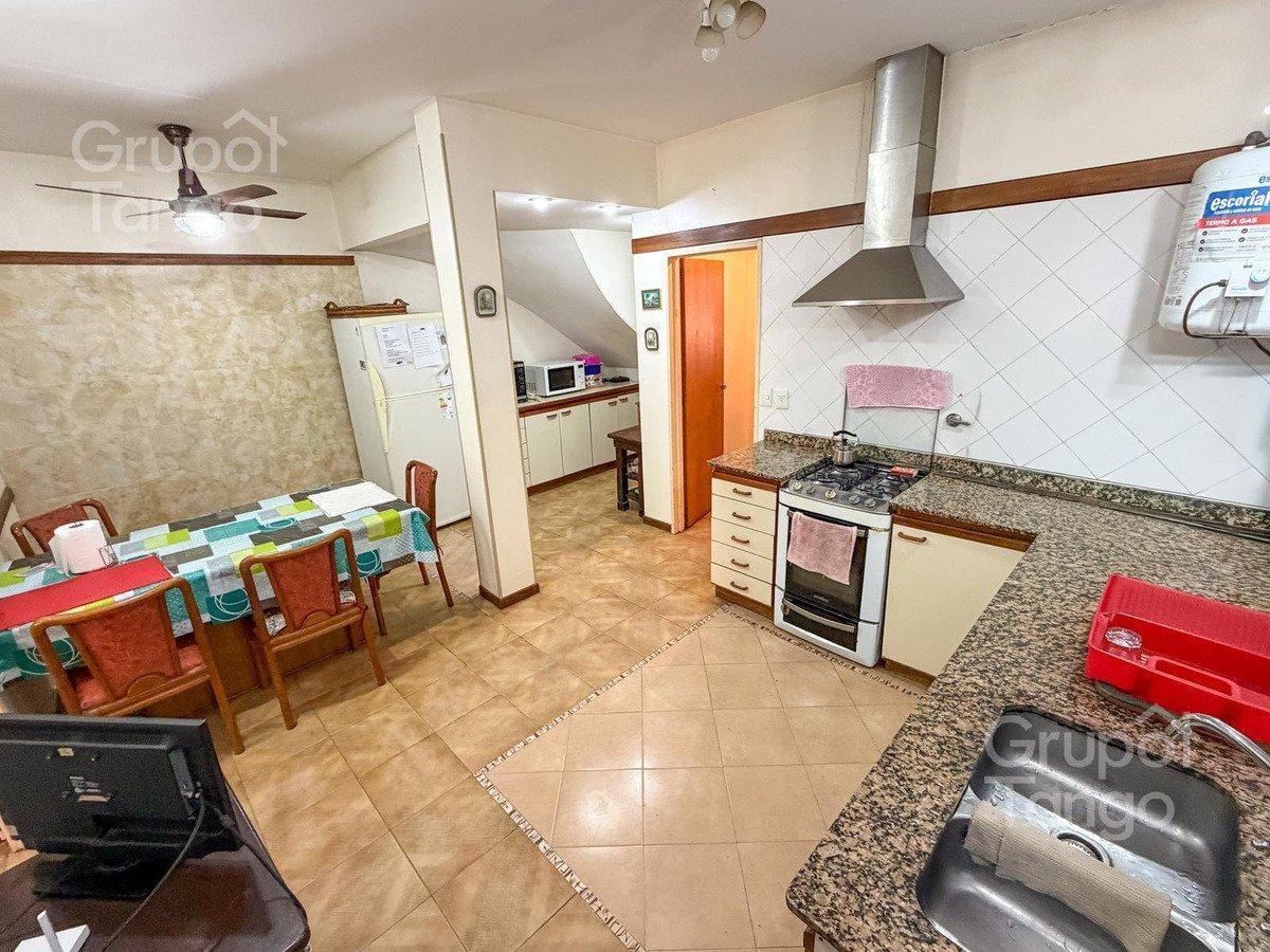 Foto de Venta Casa Belgrano Ocho Ambientes Jardín Patio Parque Cocheras, imagen 5