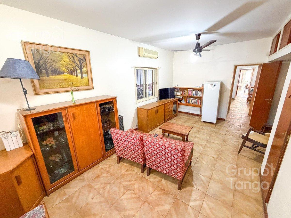 Foto de Venta Casa Belgrano Ocho Ambientes Jardín Patio Parque Cocheras, imagen 1
