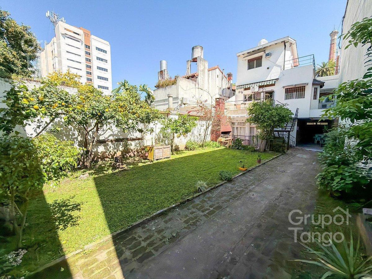 Venta Casa Villa Urquiza Ocho Ambientes Jardín Patio Parque Cocheras Parrilla Balcon Terraza Atelier