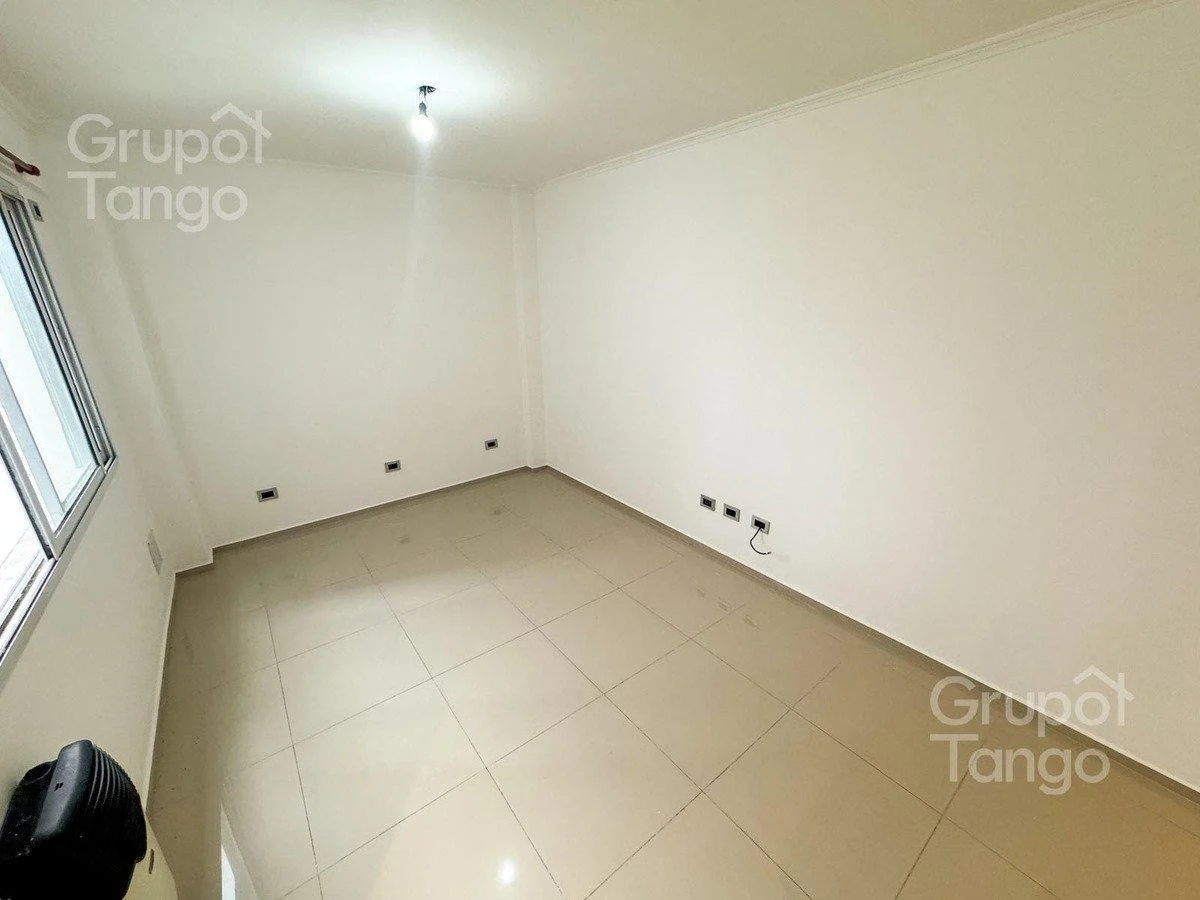 Foto de Venta Departamento Monoambiente Monte Castro APTO CREDITO, imagen 2