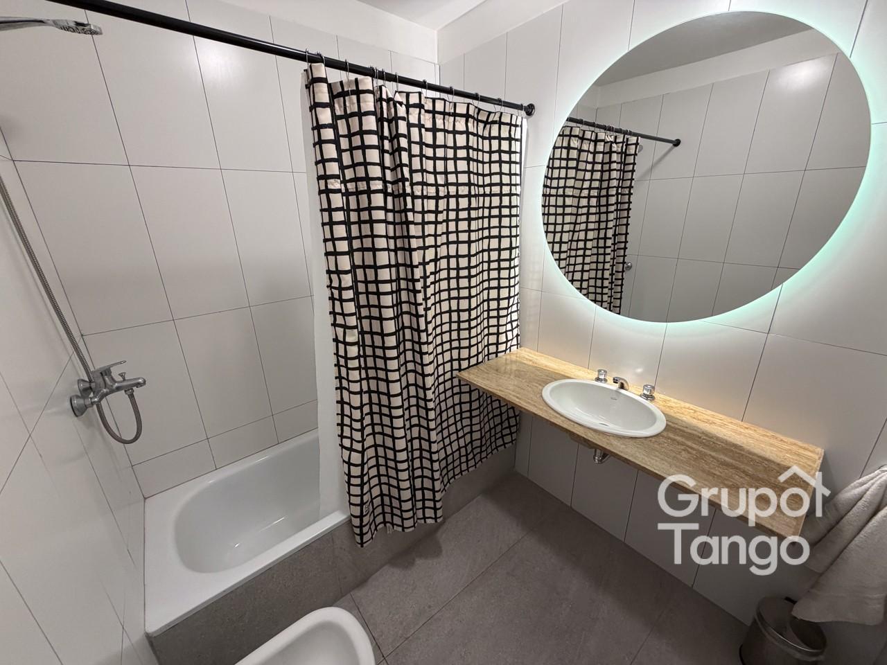 Venta Departamento Cinco Ambientes Almagro Frente Balcón