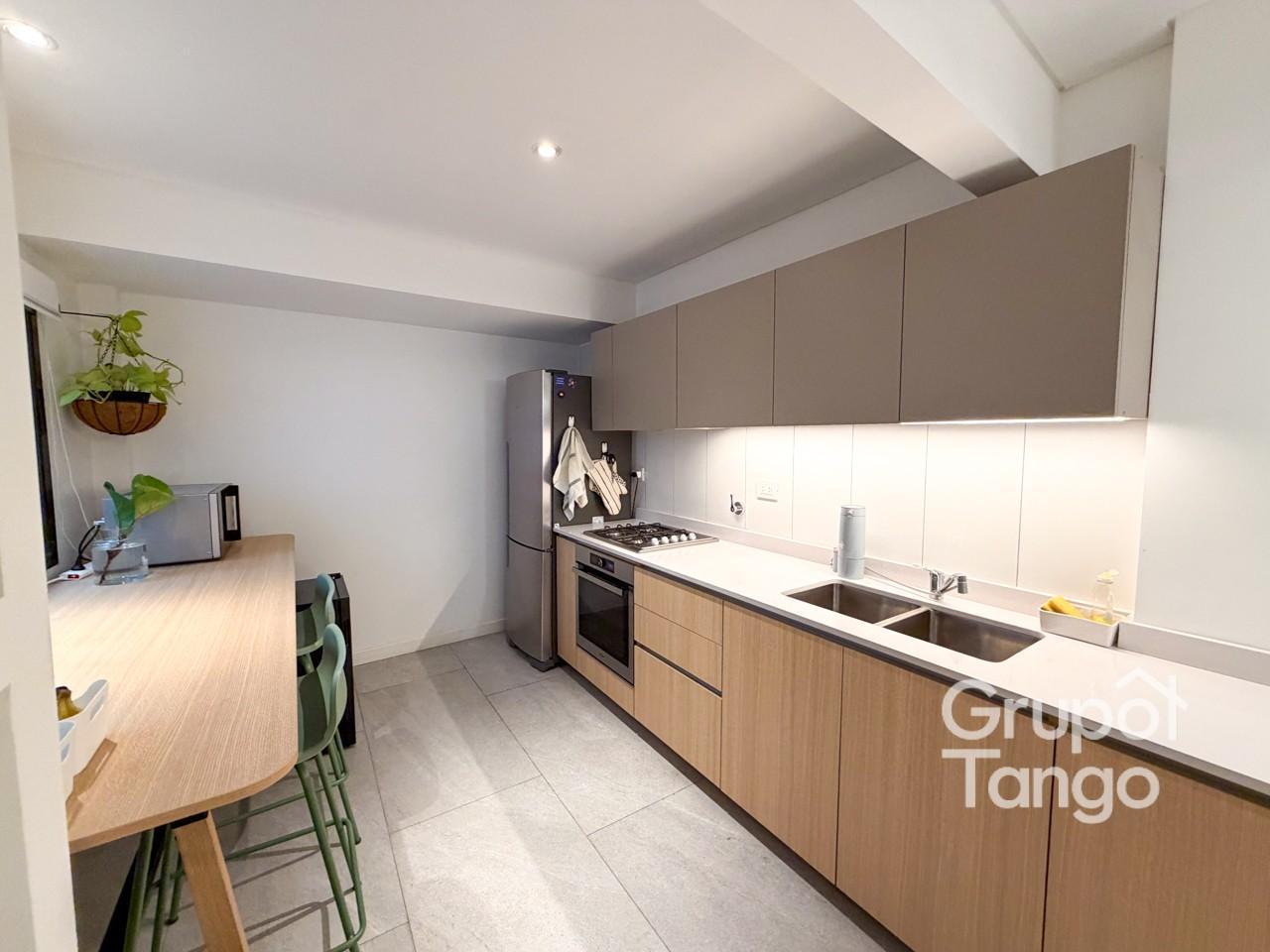 Venta Departamento Cinco Ambientes Almagro Frente Balcón