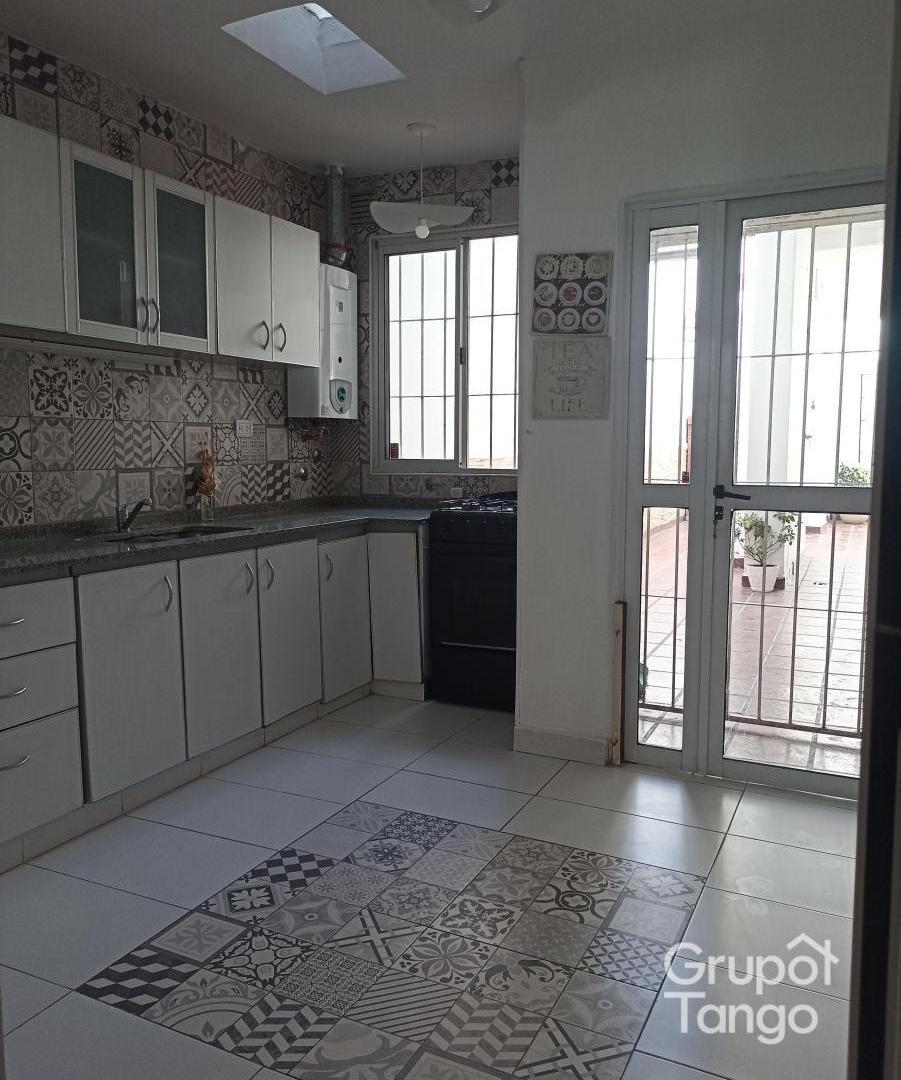 Foto de Venta PH Villa Del Parque Cuatro Ambientes Terraza Parrilla Patio, imagen 1