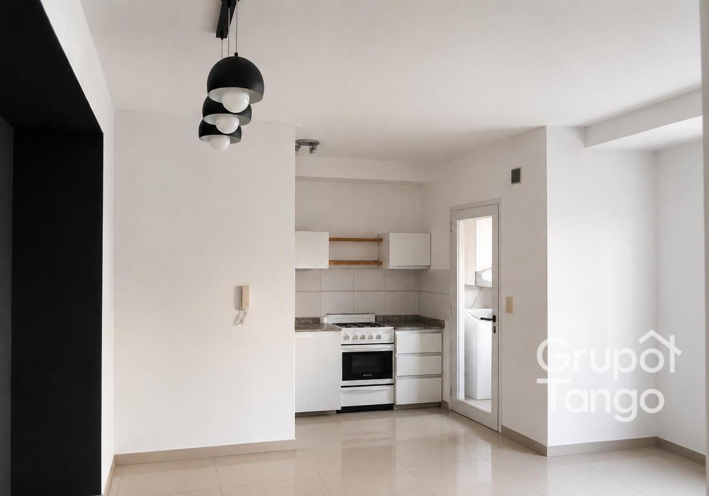Foto de Venta Departamento Flores Dos Ambientes Balcón Cochera SUM terraza, imagen 1