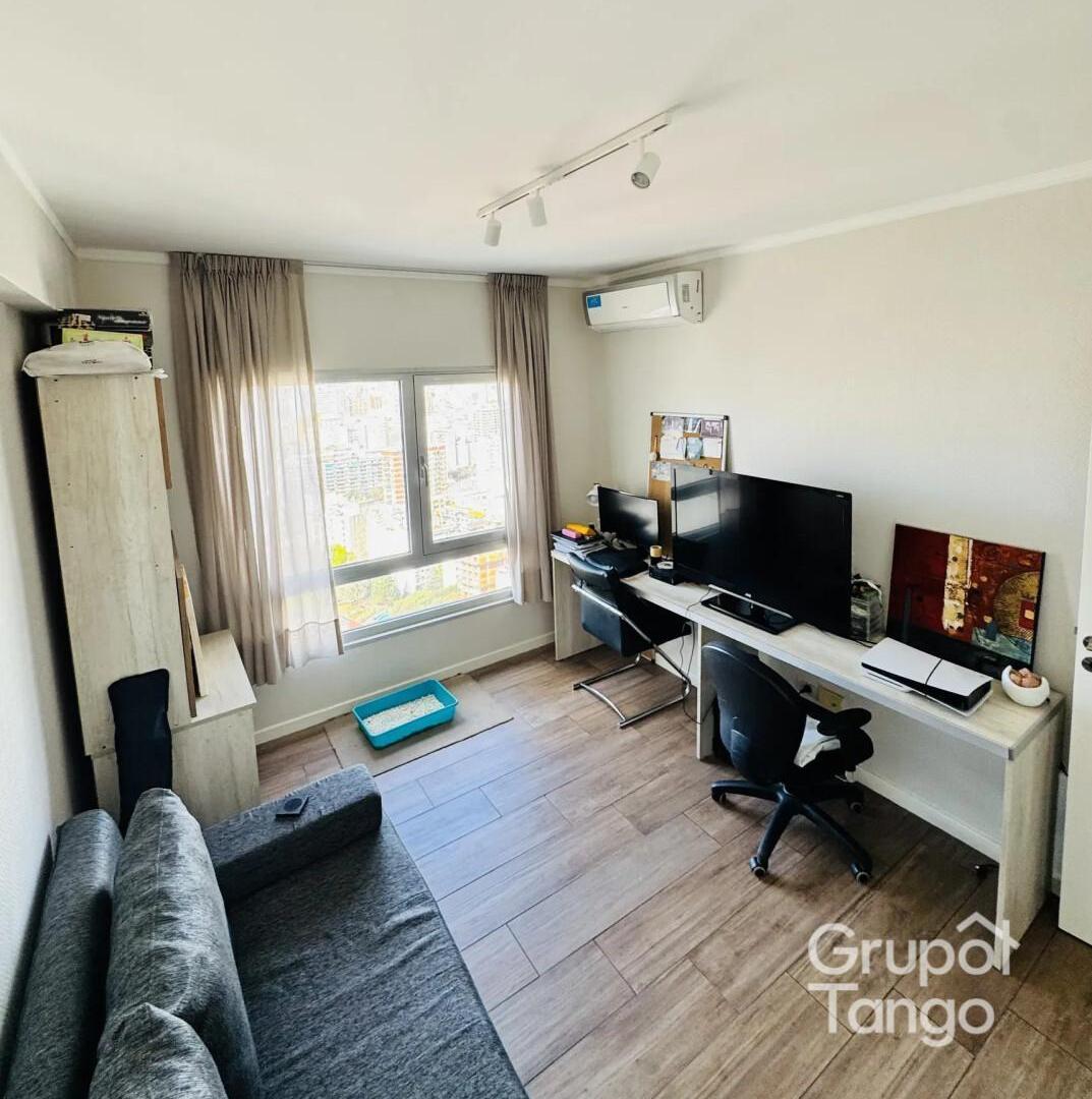 Foto de Venta Departamento en Caballito de 6 Ambientes con Dos Cochera, imagen 2