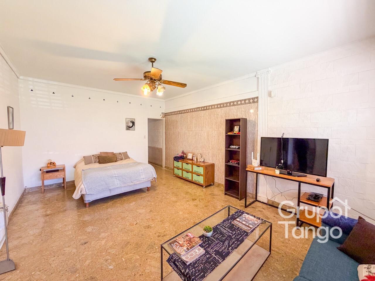 Foto de Venta Casa Siete Ambientes Velez Sarsfield Cochera Terraza Patio Quincho, imagen 4