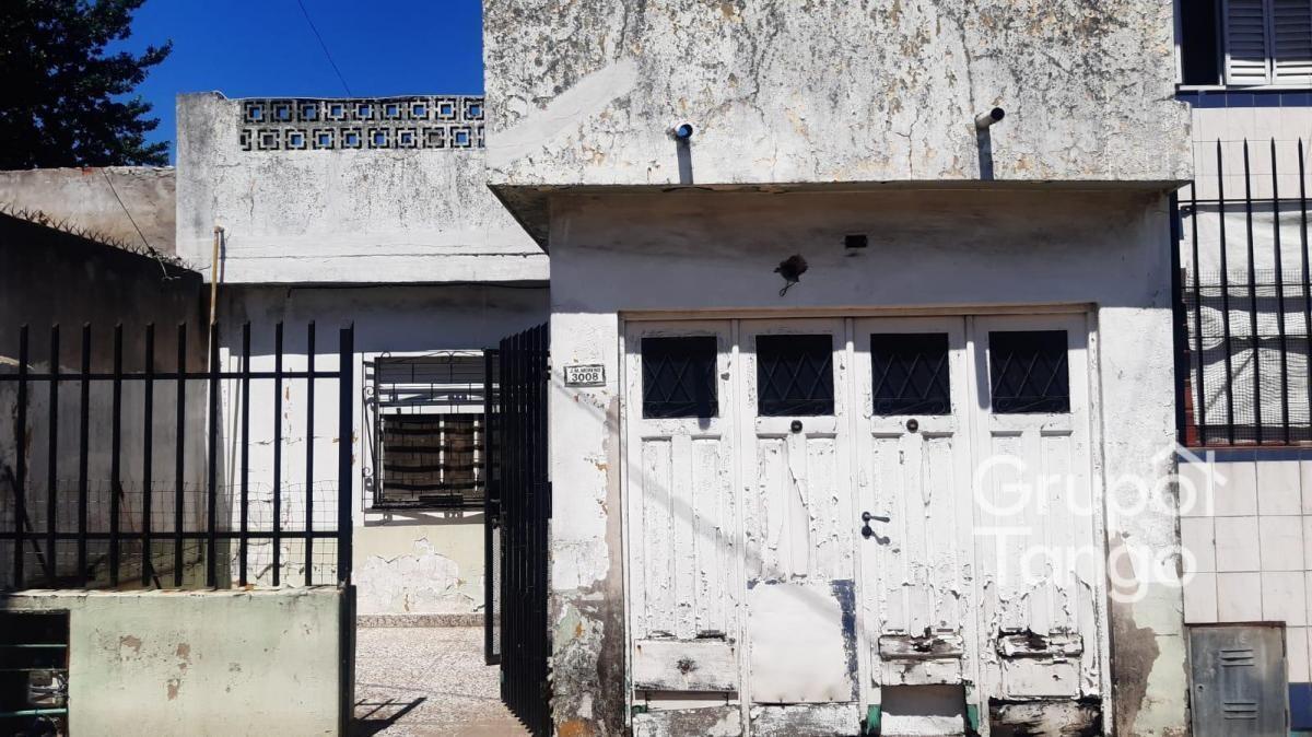 Foto de Venta Casa Tres Ambientes Lanús Oeste Patio Cochera, imagen 1