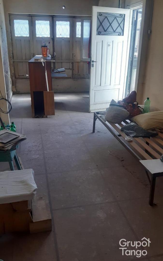 Foto de Venta Casa Tres Ambientes Lanús Oeste Patio Cochera, imagen 2