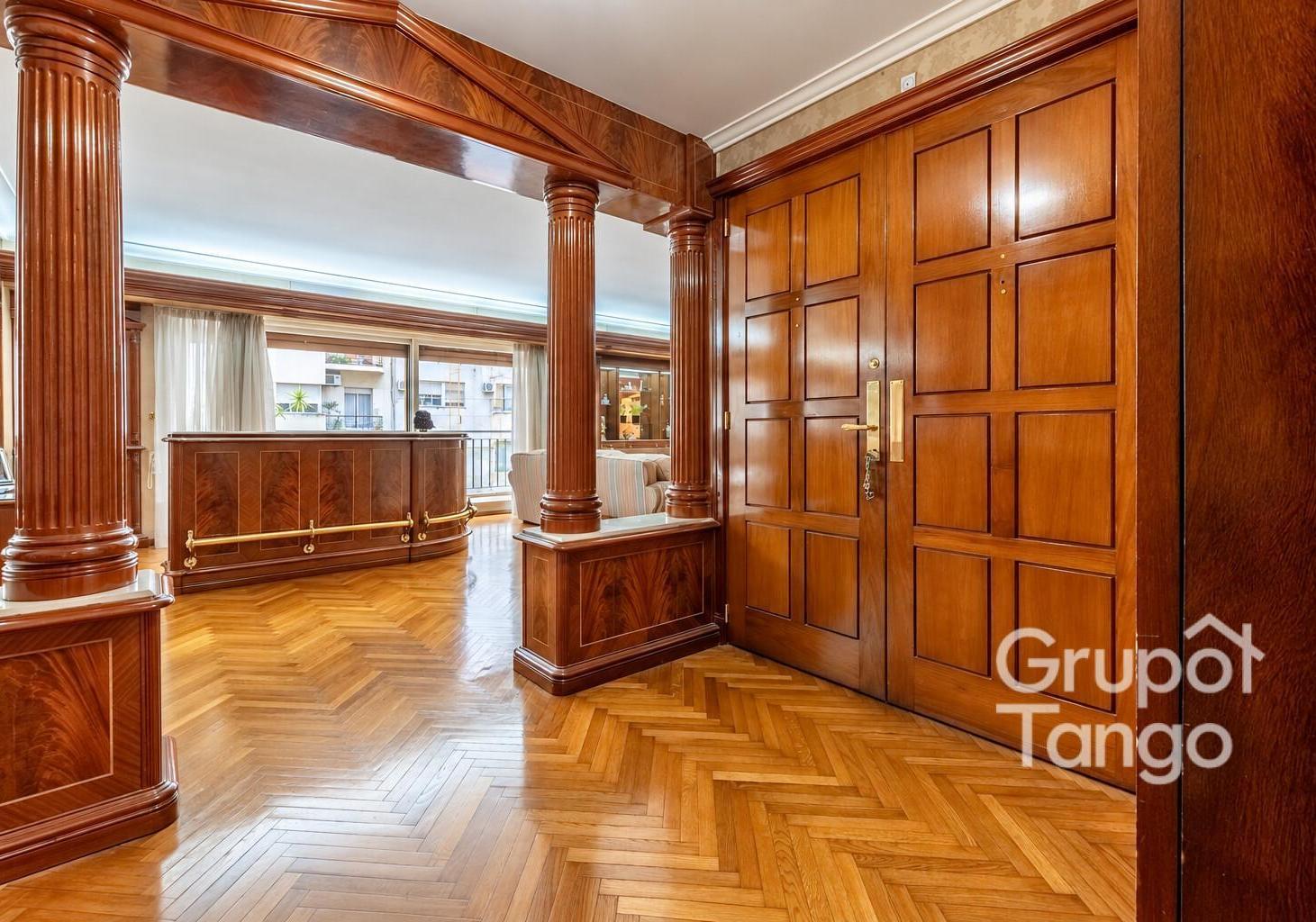 Foto de Venta Retiro Piso Seis Ambientes Frente Balcón Cocheras Apto Credito, imagen 2