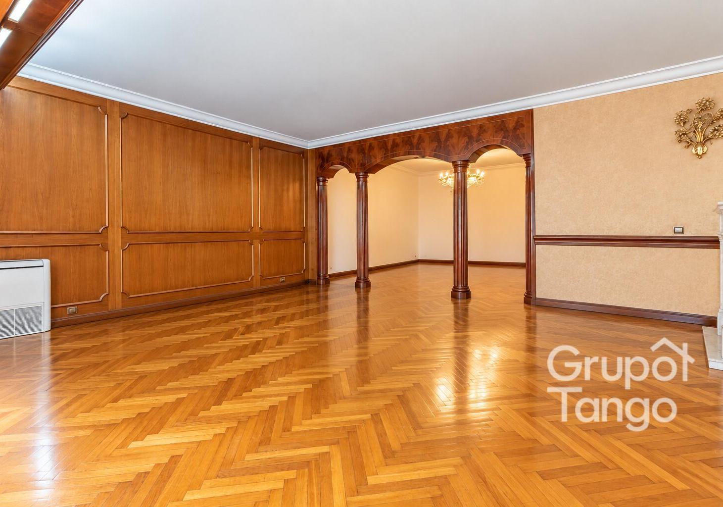 Foto de Venta Departamento Piso Retiro Cinco Ambientes Frente Balcón, imagen 4