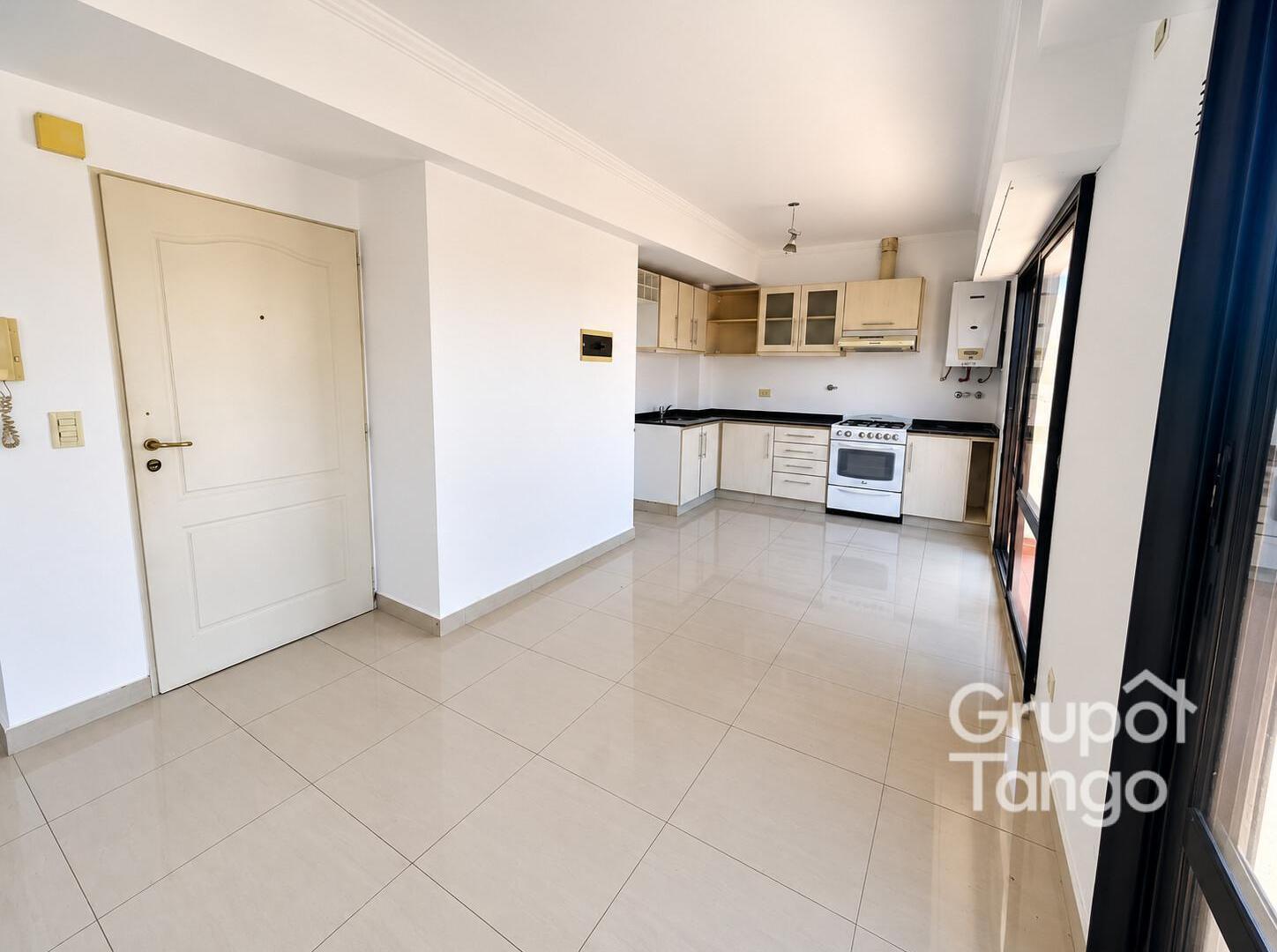 Foto de Venta Departamento Monoambiente Villa del Parque Frente Balcón Patio, imagen 2