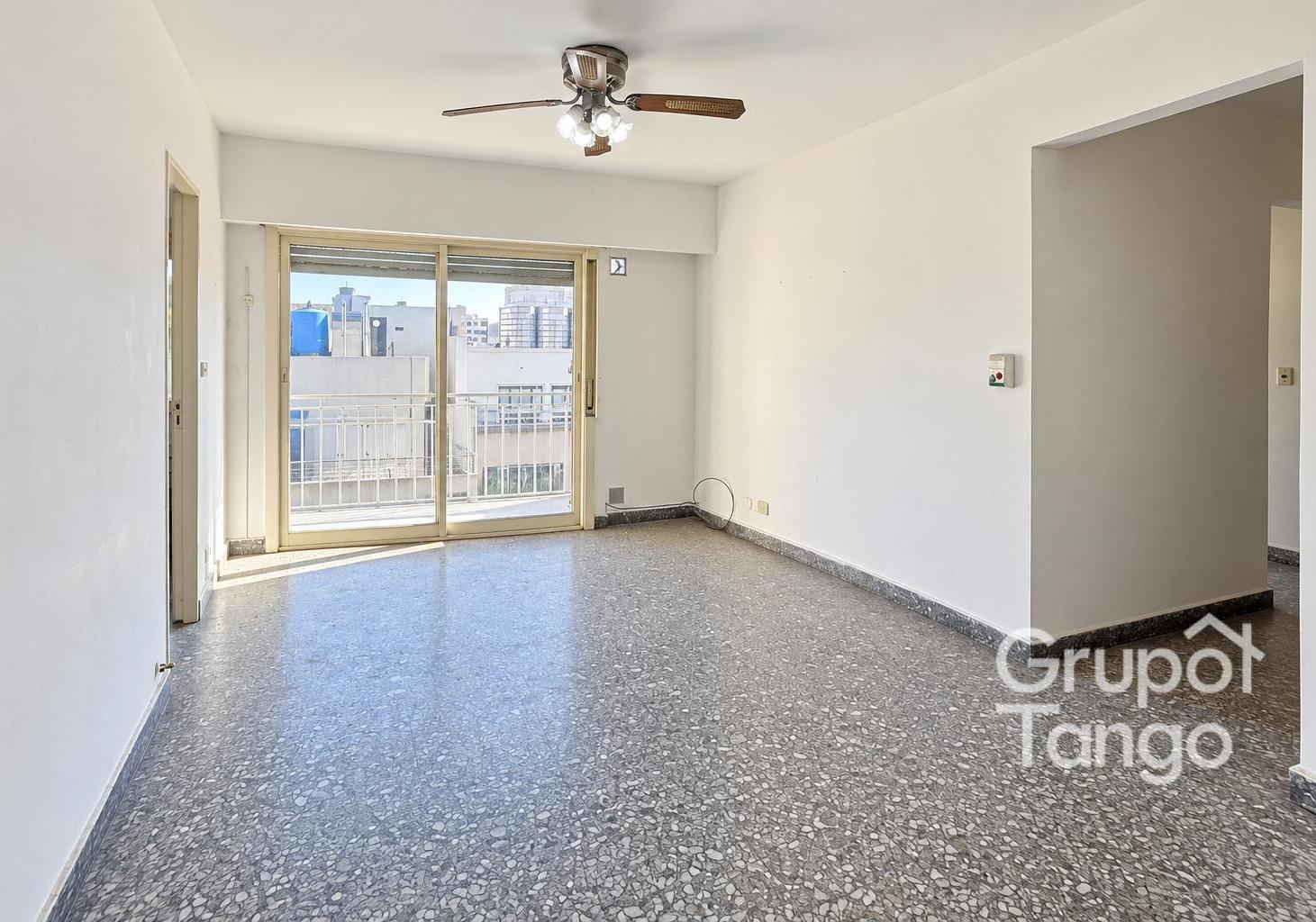 Foto de Venta Departamento Parque Chacabuco Tres Ambiente Frente Balcón Apto, imagen 5