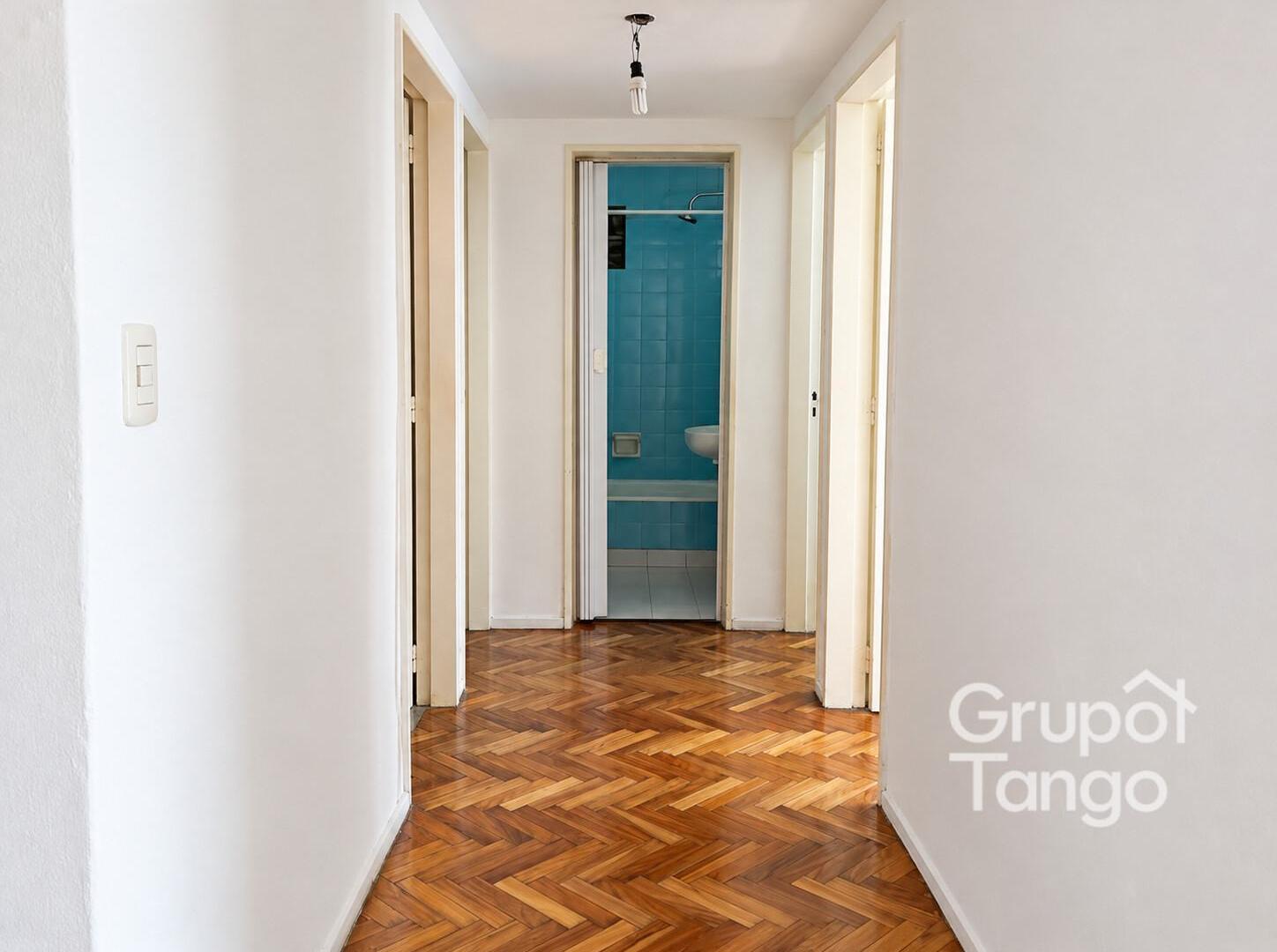 Foto de Venta Departamento Almagro Cuatro Ambientes Cochera Apto Credito, imagen 5
