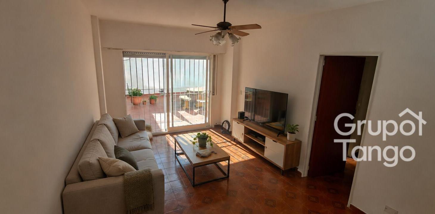Foto de Venta departamento Dos ambientes Caballito Patio Parrilla Cochera, imagen 1