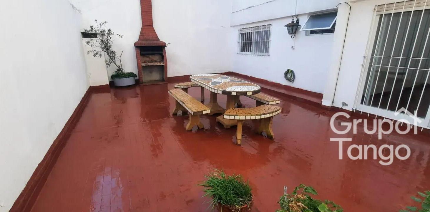 Foto de Venta departamento Dos ambientes Caballito Patio Parrilla Cochera, imagen 3
