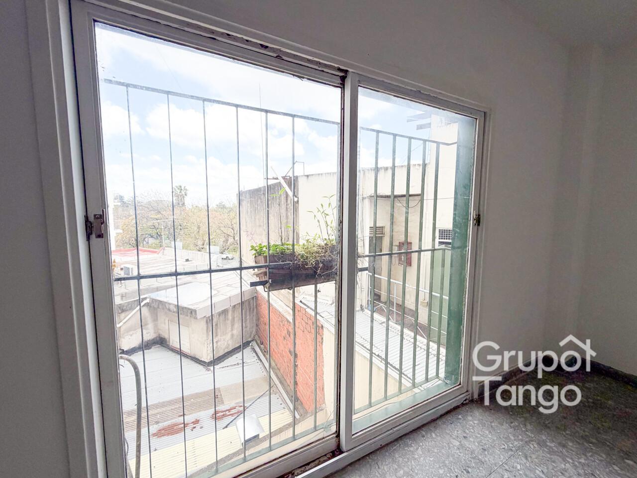 Foto de Venta Departamento Liniers Semipiso Tres Ambientes Apto Credito, imagen 4