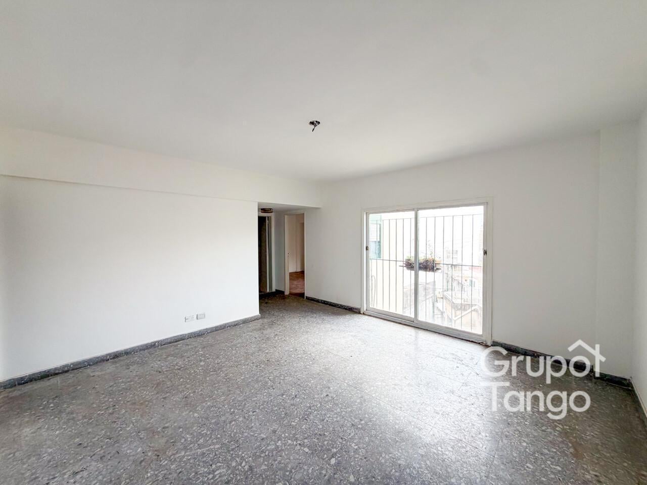 Foto de Venta Departamento Liniers Semipiso Tres Ambientes Apto Credito, imagen 1