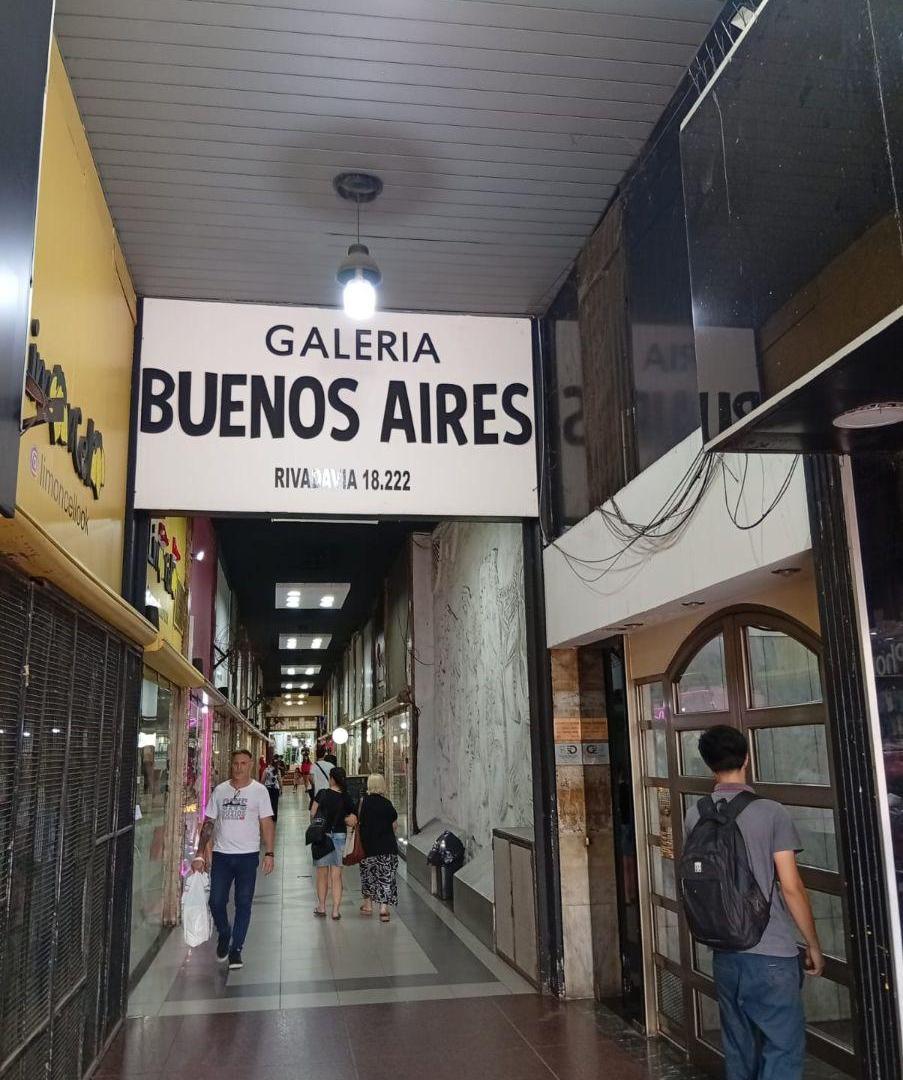 Departamento 2 amb. Centro de Morón. Apto profesional. Sobre Av Rivadavia
