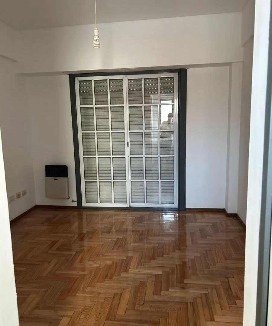 Semipiso de 2 amb a una cuadra Plaza de Morón. Reciclado a nuevo 5