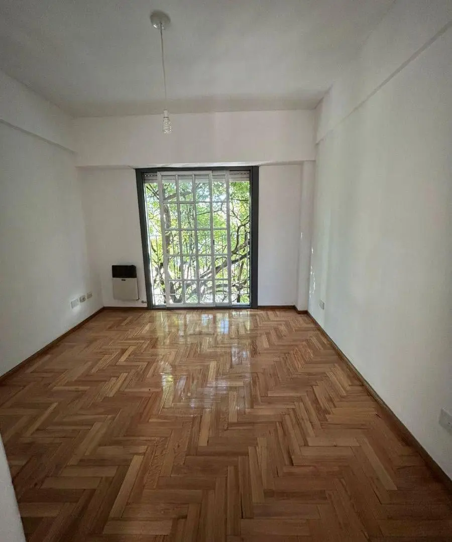 Semipiso de 2 amb a una cuadra Plaza de Morón. Reciclado a nuevo 3