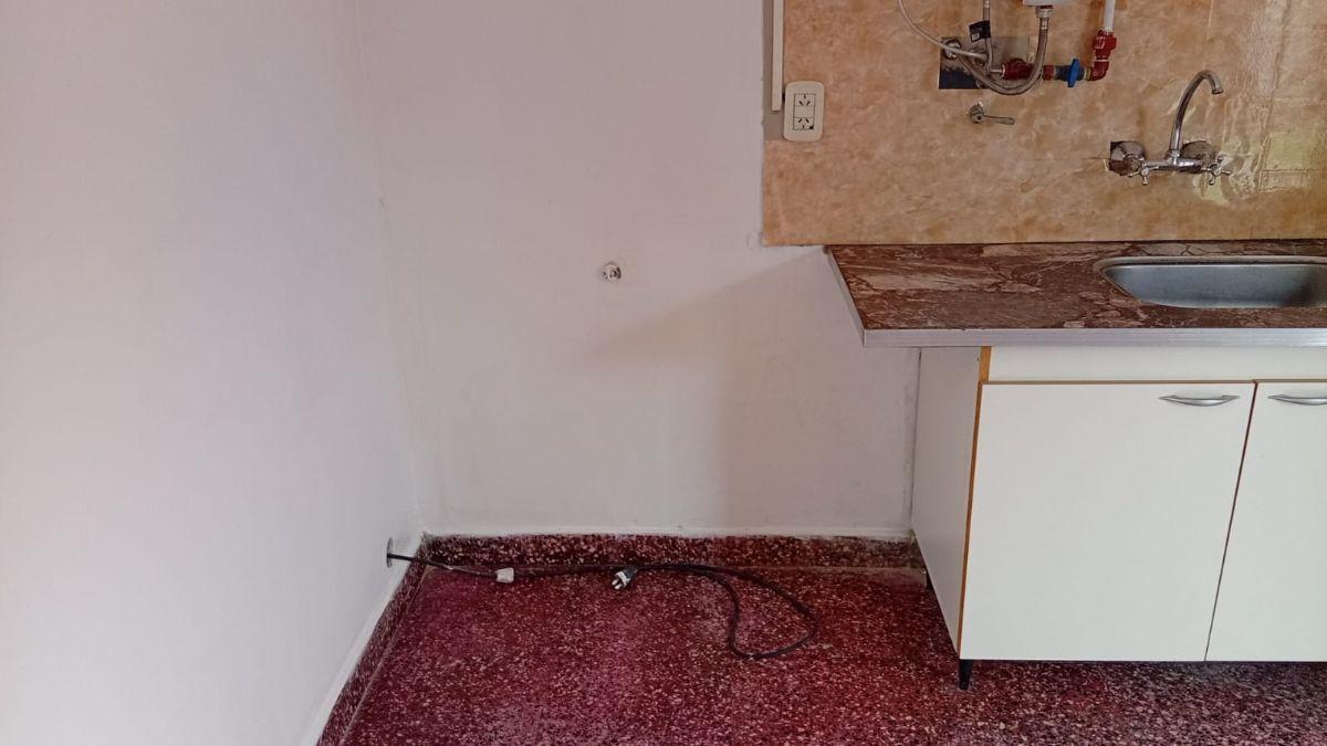 Foto de PH 2 ambientes con patio propio en Morón – Ideal para vivir solo o en, imagen 2