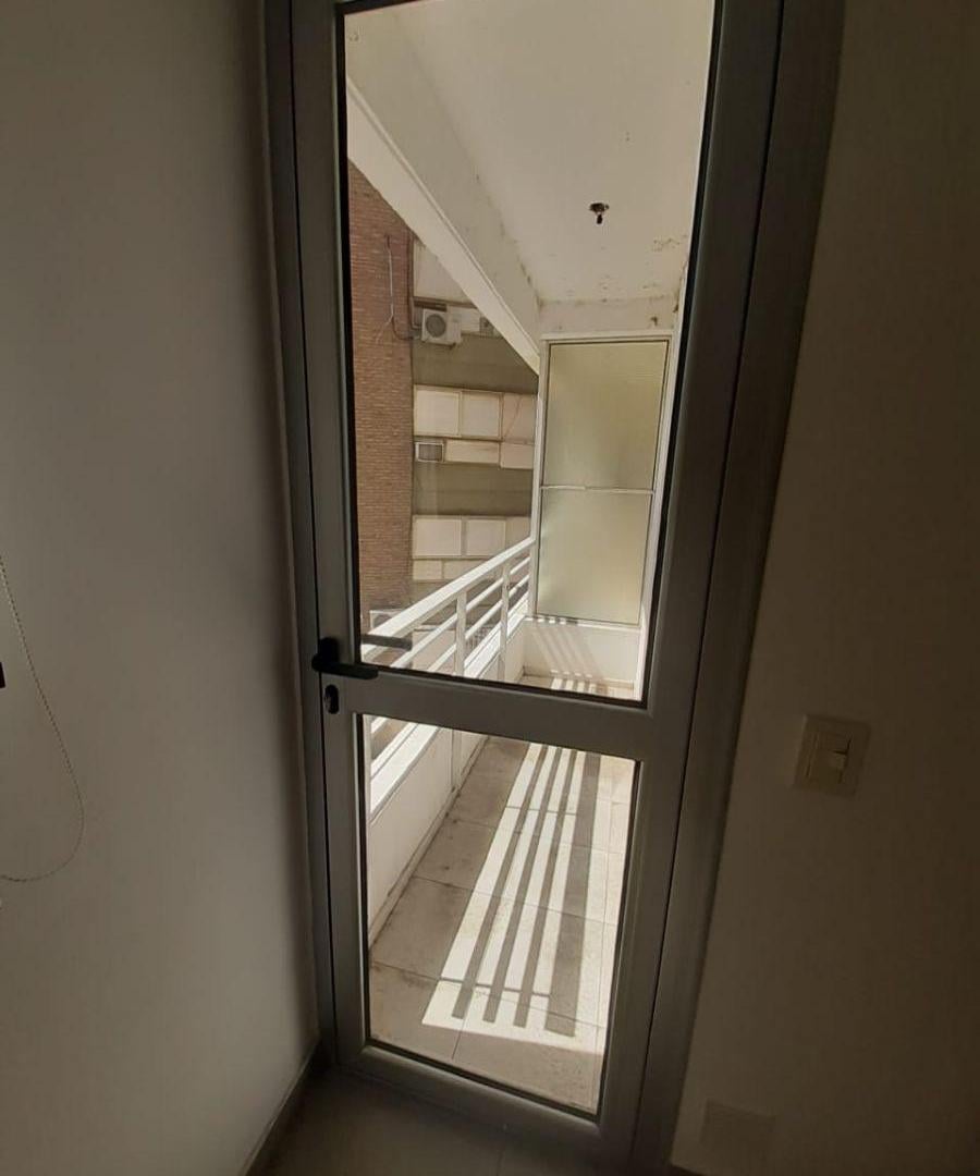 Foto de Departamento de 1 dormitorio con cochera zona Pellegrini, imagen 1