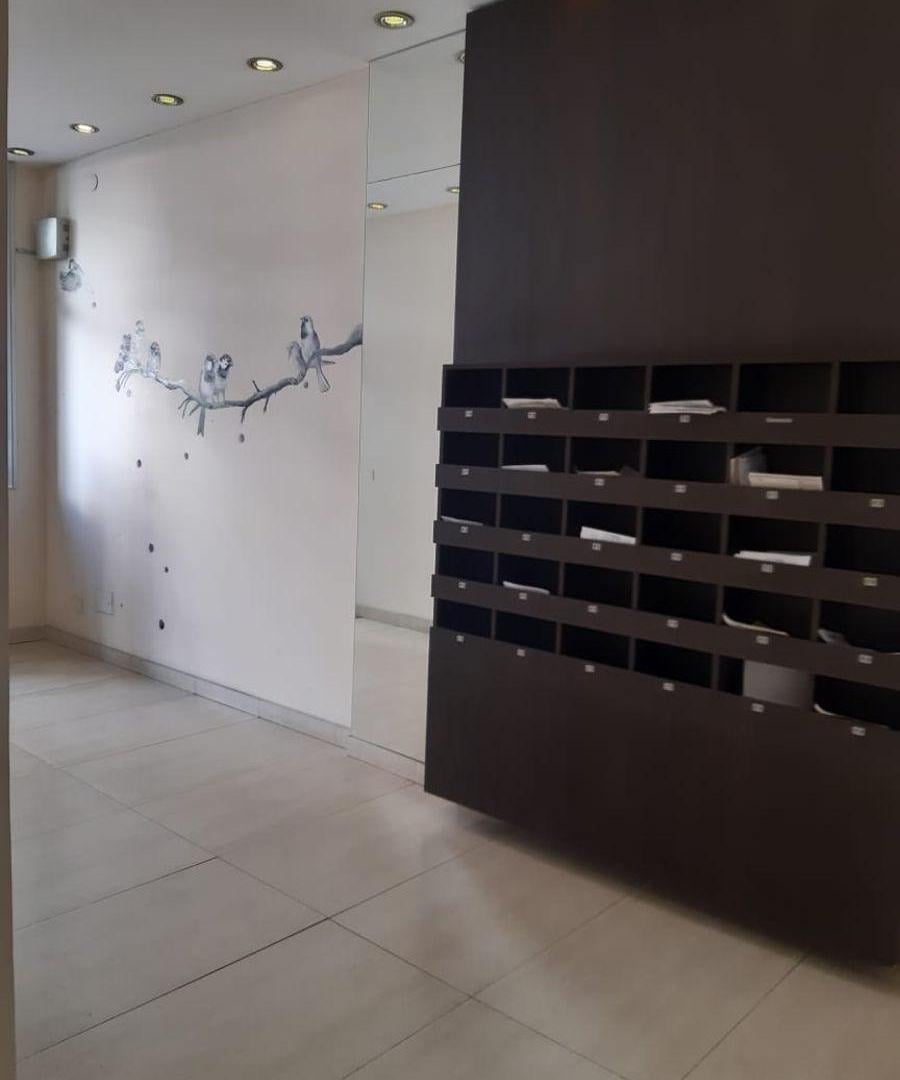 Foto de Departamento de 1 dormitorio con cochera zona Pellegrini, imagen 2